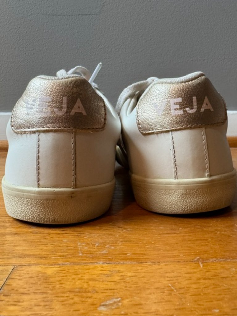 Authentic Veja Leather Sneakers In Excellent Used Condition (Euc). — image 5 of 7